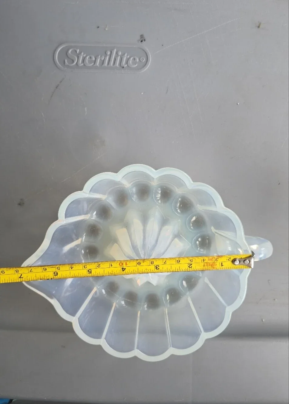 VINTAGE Fry Opalescent Ribbed Glass Citrus Reamer Juicer/Heat Resistant 1967